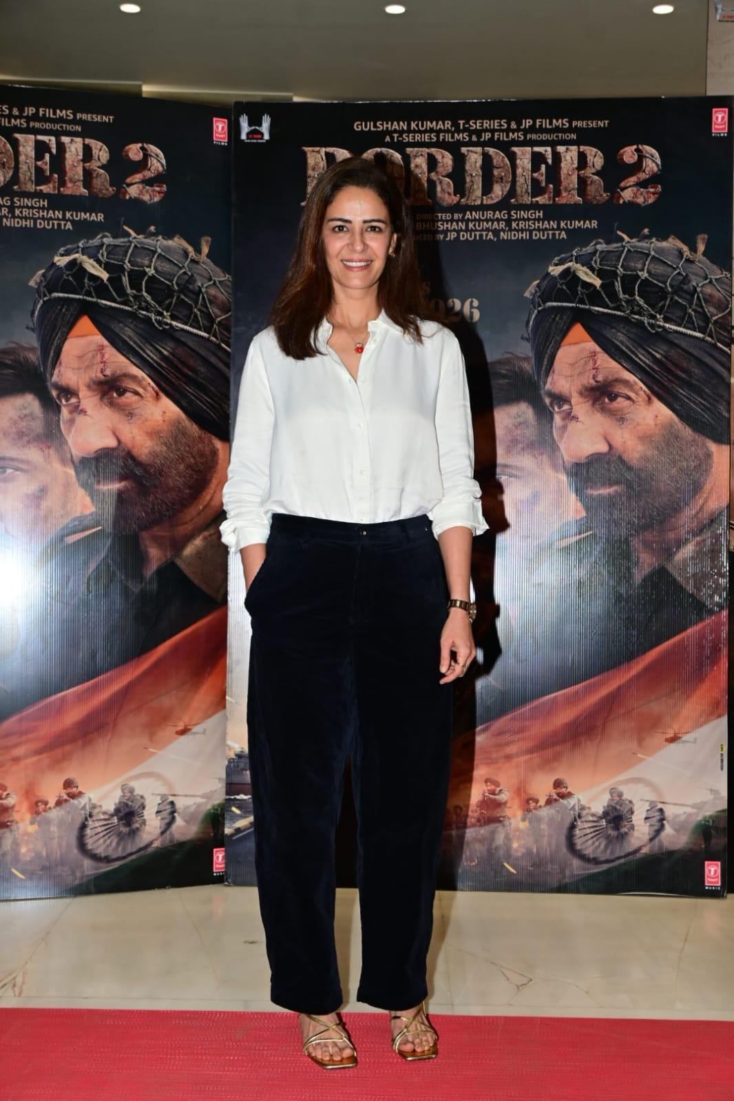 <p>Mona Singh looked stunning at the Border 2 success party at T-Series office in Mumbai</p>